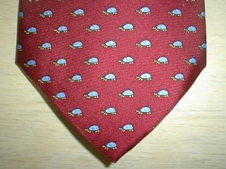 カメ柄のネクタイ