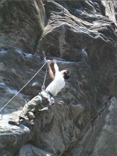 レールを取って、第三の安全装置にロープを掛ける